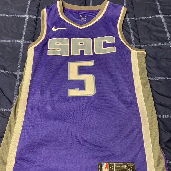 Nike Dri-Fit De'aaron Fox Sacremento Kings Basketball Jersey - Picture 1 of 2
